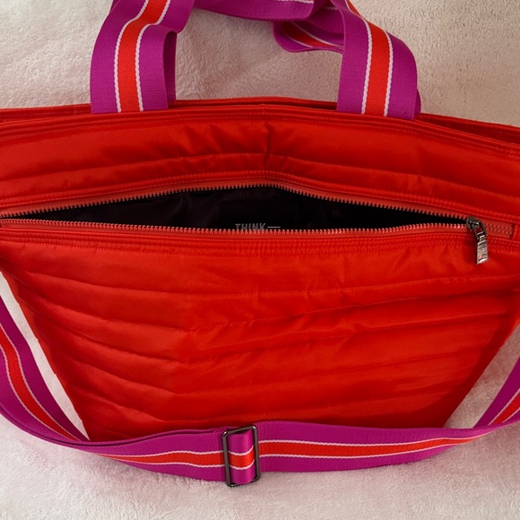 THINK ROYLN Beach Bum Cooler Bag (Maxi) -NWOT-Red Quilted Bag with Pink Straps - Picture 6 of 6